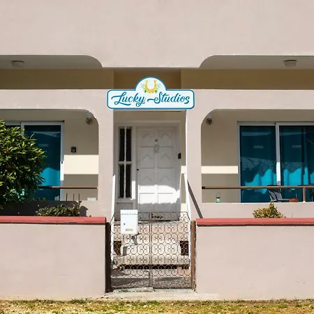Lucky 2 Apartment Paralimni Exterior photo